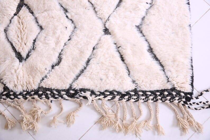 Traditional handmade wool Berber rug size 150 x 250 cm