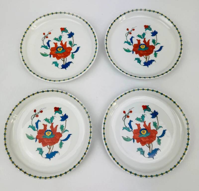 4 porcelain bowls from Paris, decorated with red and blue poppy flowers