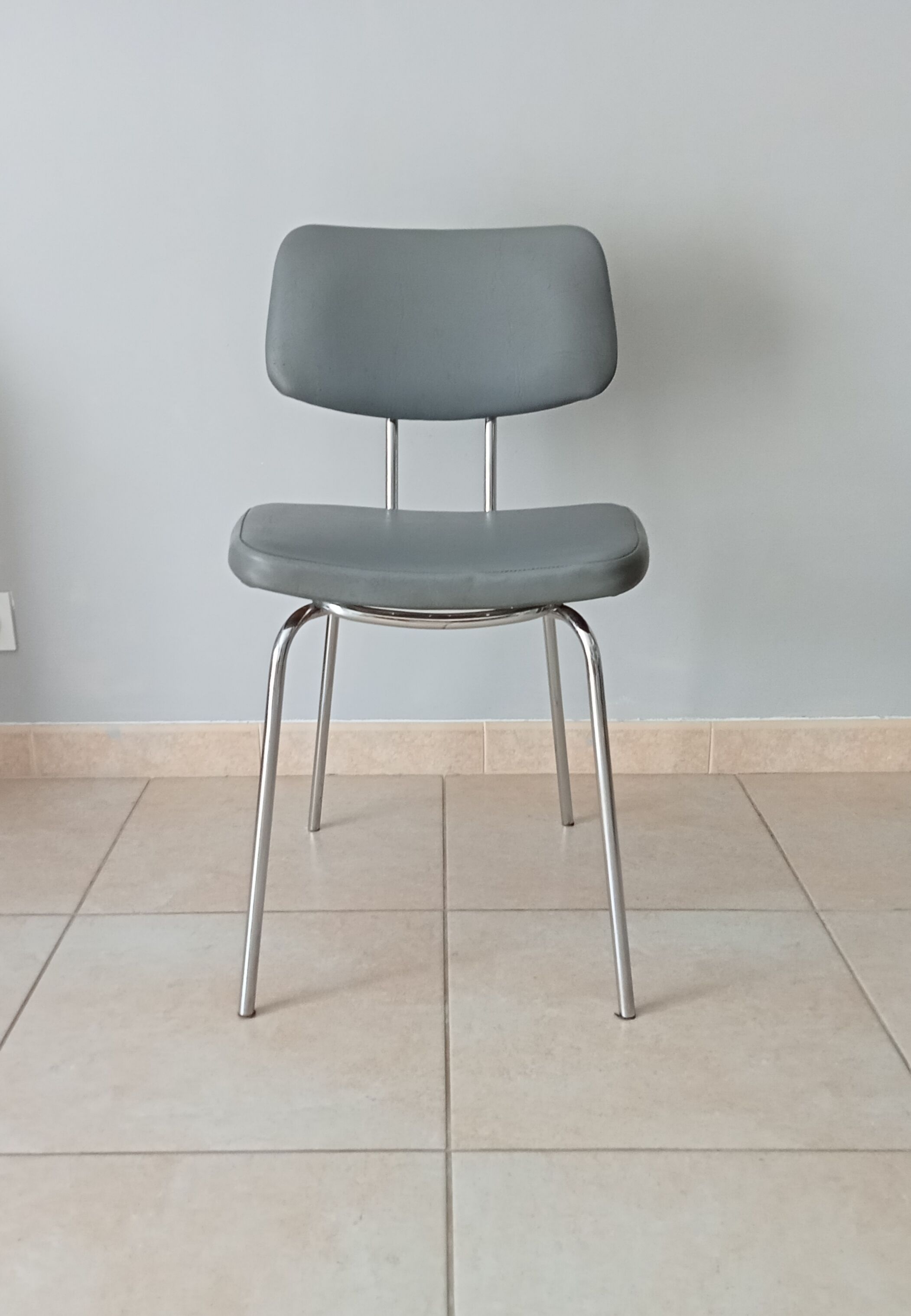 Vintage chair in skai and chrome 1950s