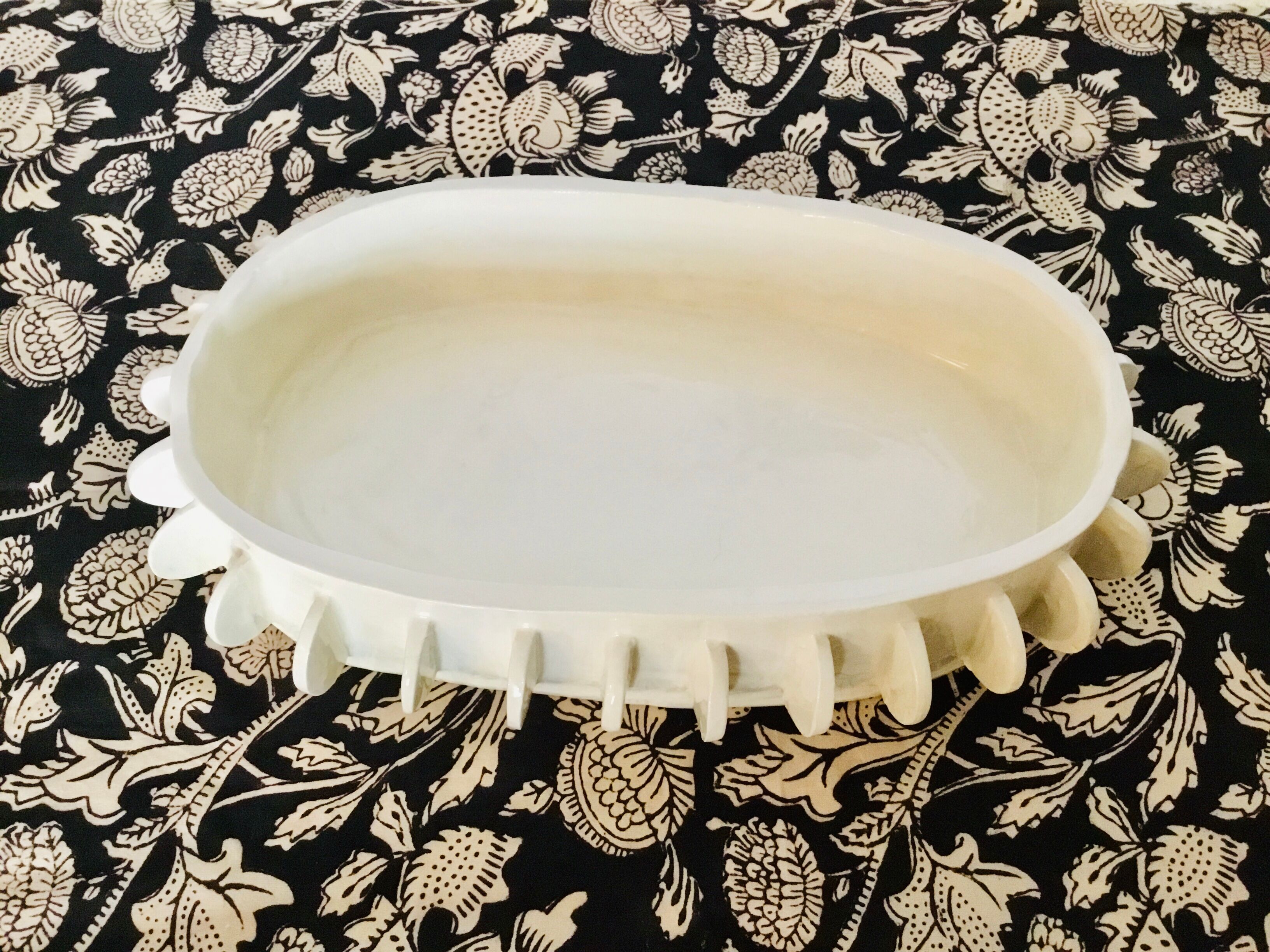 Hand-painted glazed ceramic presentation dish artisanal Vallauris