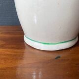 Pot à crème en faïence peint à la main et anse chat, 19e siècle