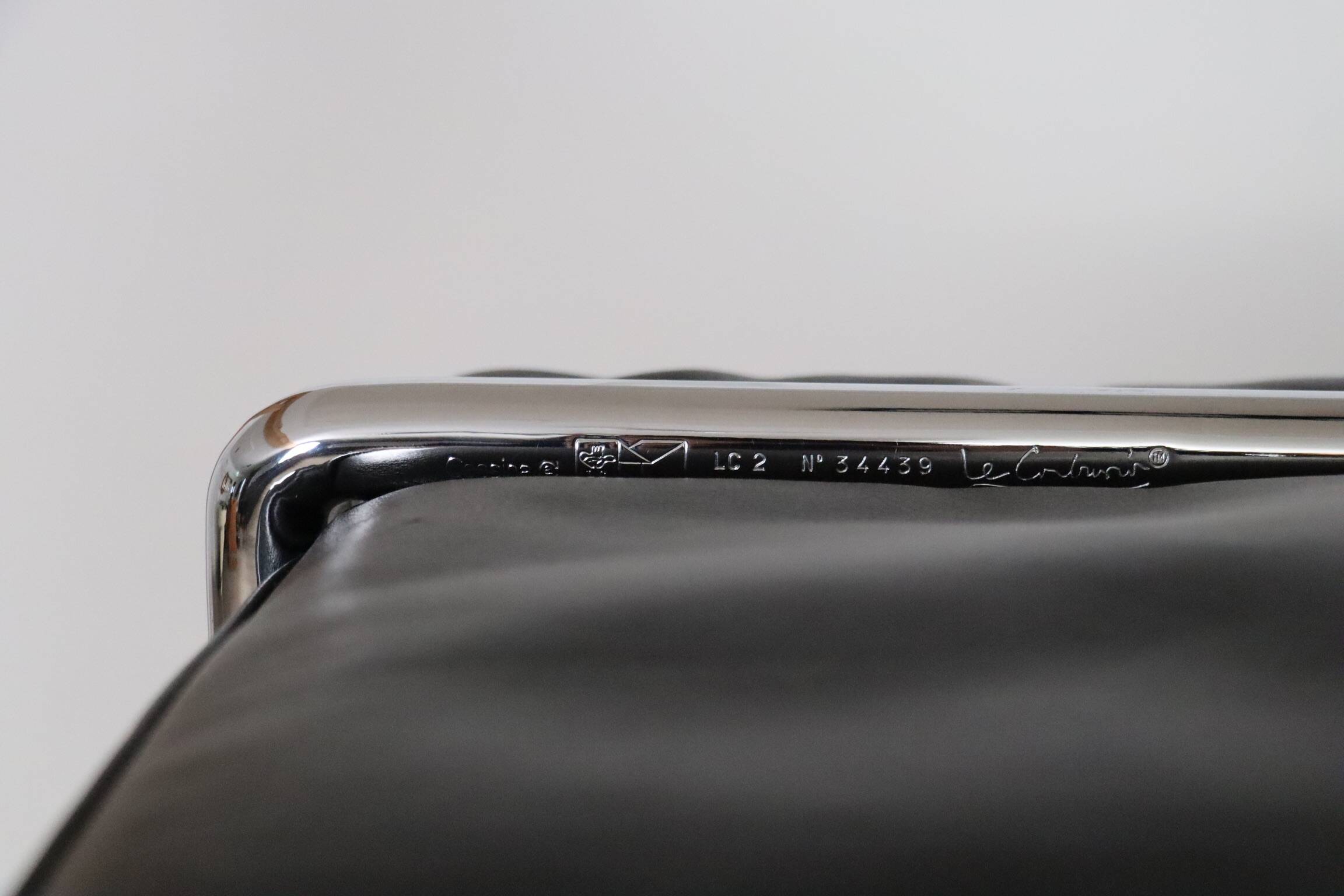 Canapé 2 places vintage Cassina LC2 par Charlotte Perriand et Le Corbusier