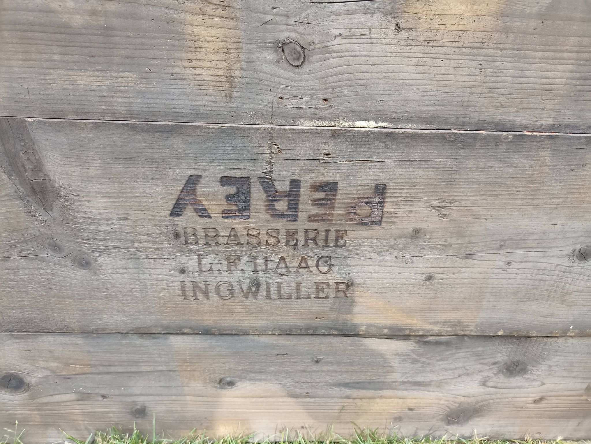 Table + 2 brewery benches - former brewery l.f. haag ingwiller - prey