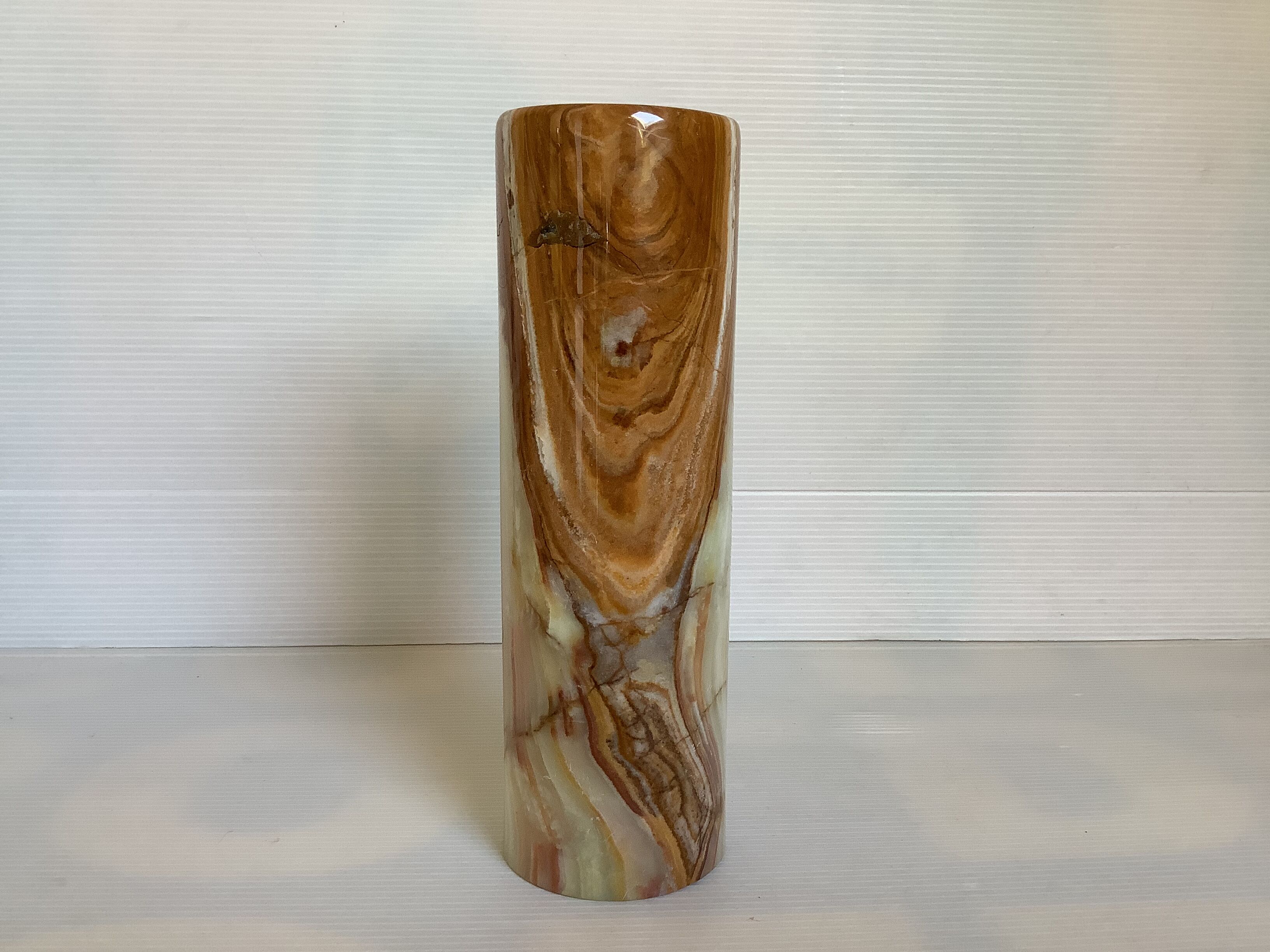 Onyx roller vase