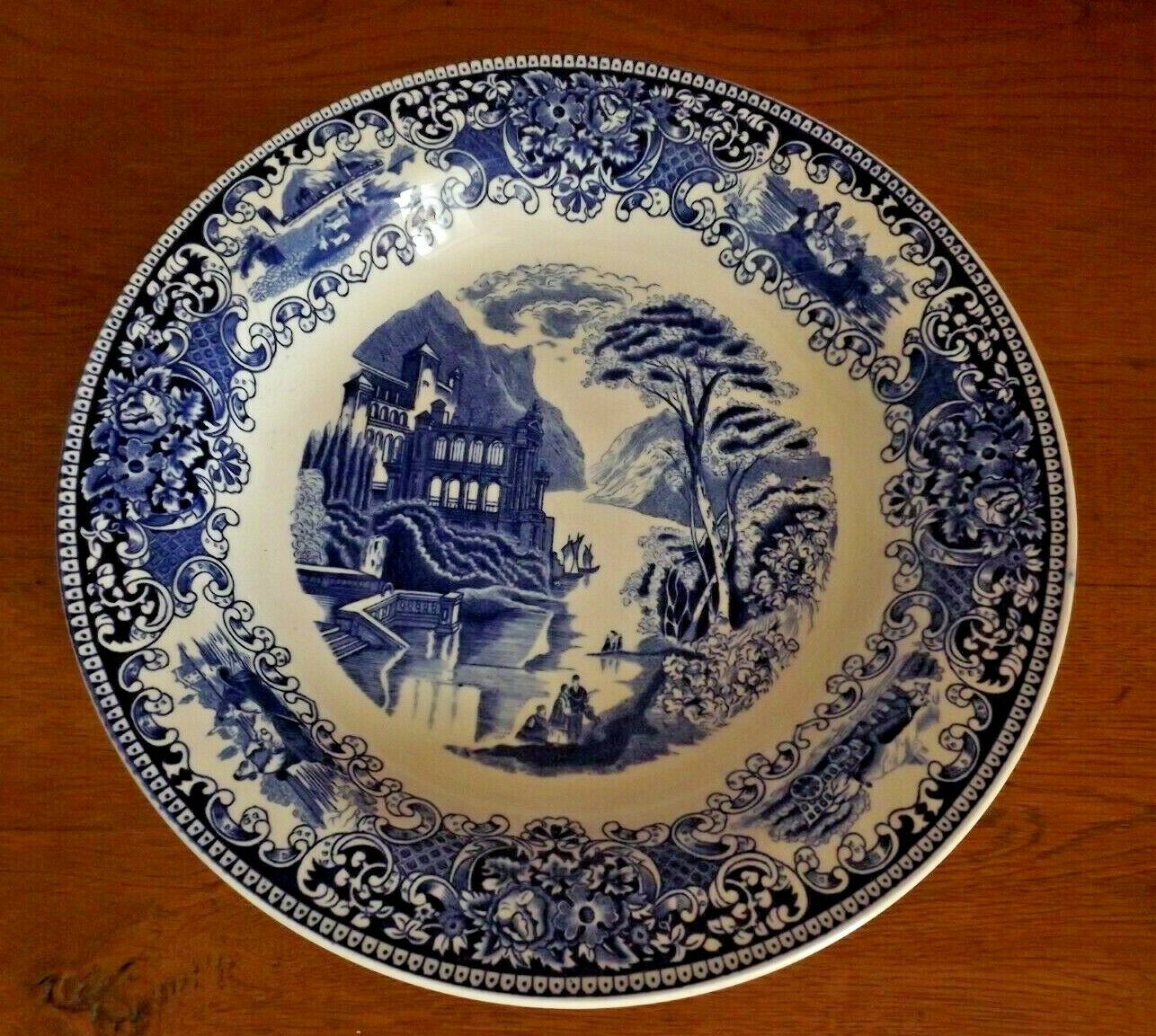 Round Serving Bowl Dutch Royal Sphinx Maastricht Cambridge Old England 3592