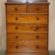 Paire de commodes vintage en acajou flammé