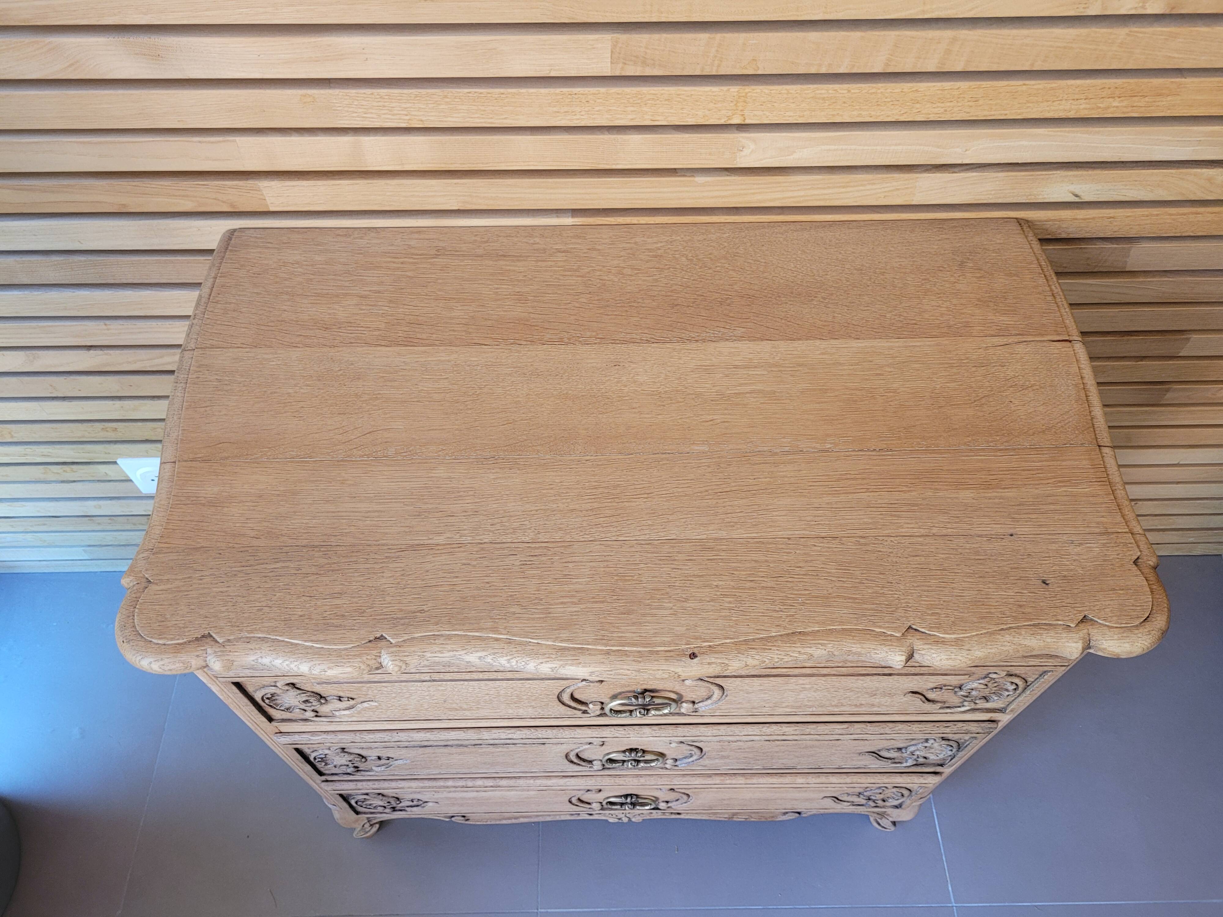 Vintage chest of drawers