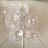 Suite de 5 verres a pied pour digestif en verre