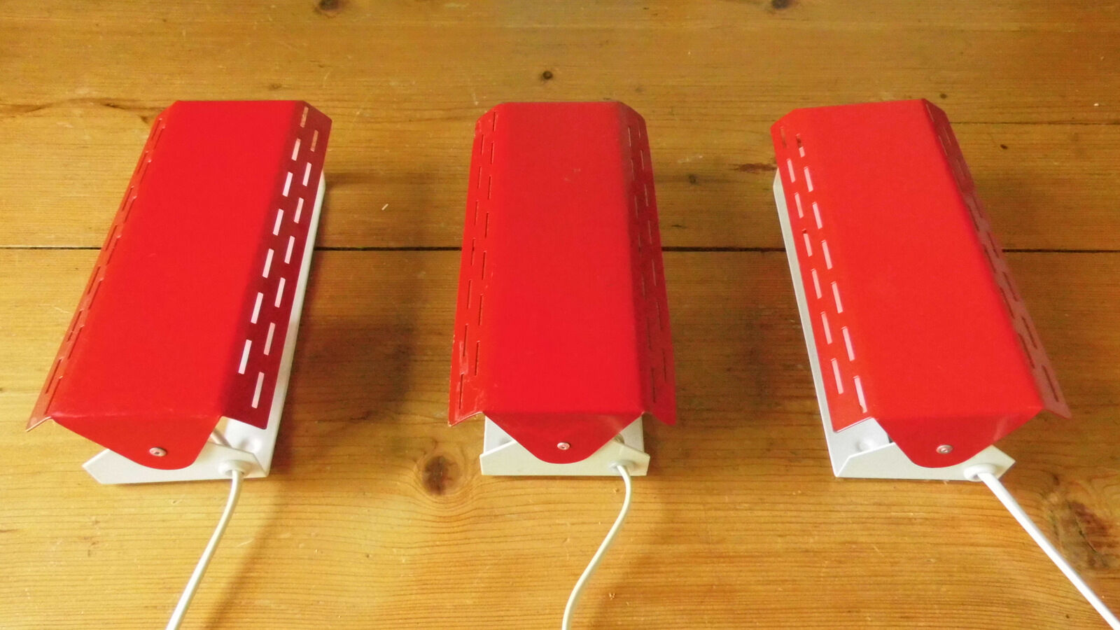 Wall lamp with red swivel shutter