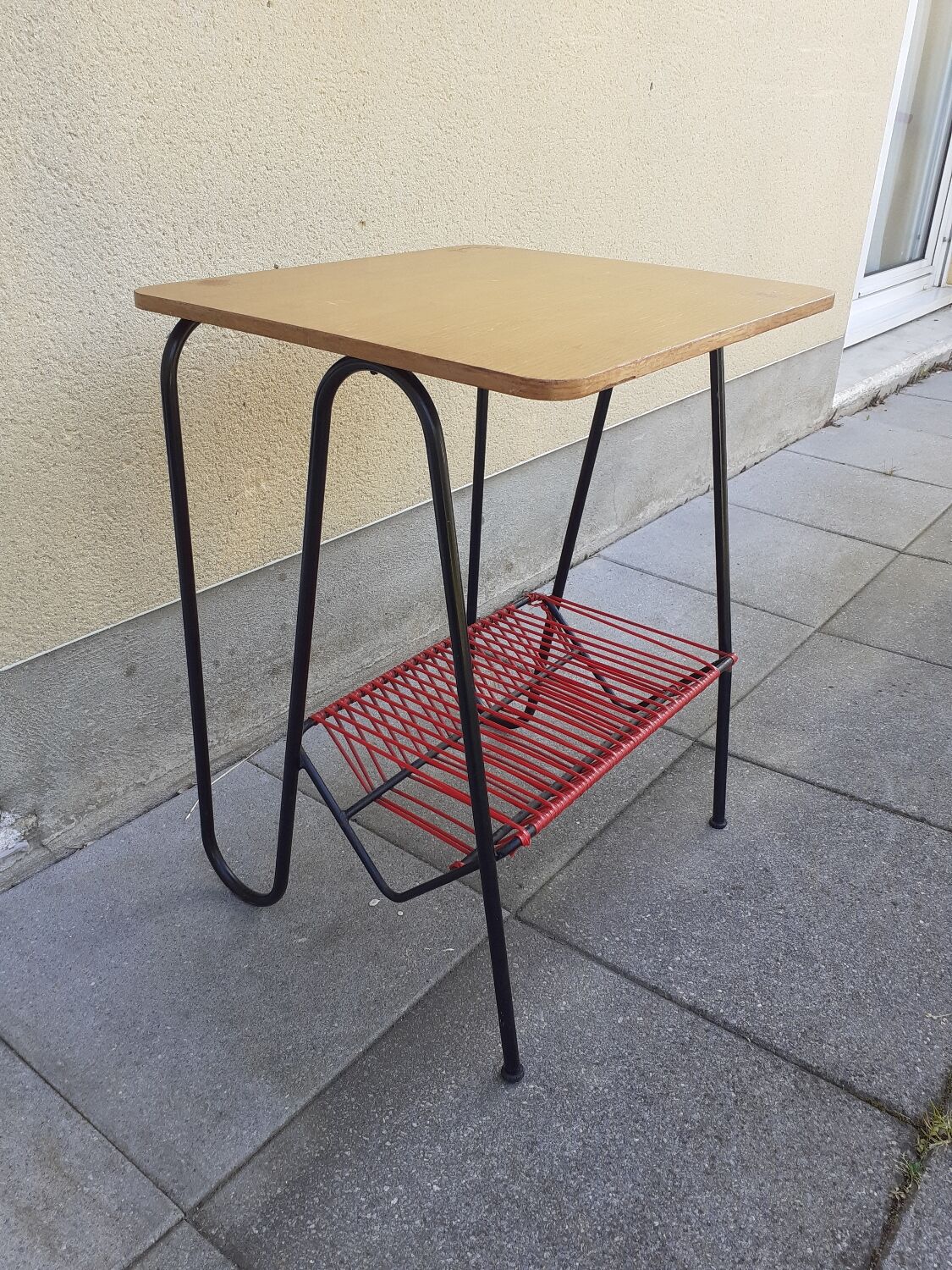 Side table scoubidou