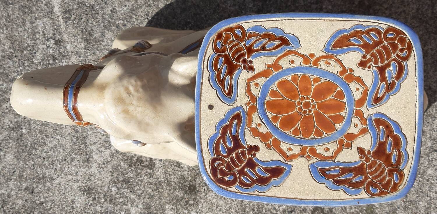 Camel side table in ceramic