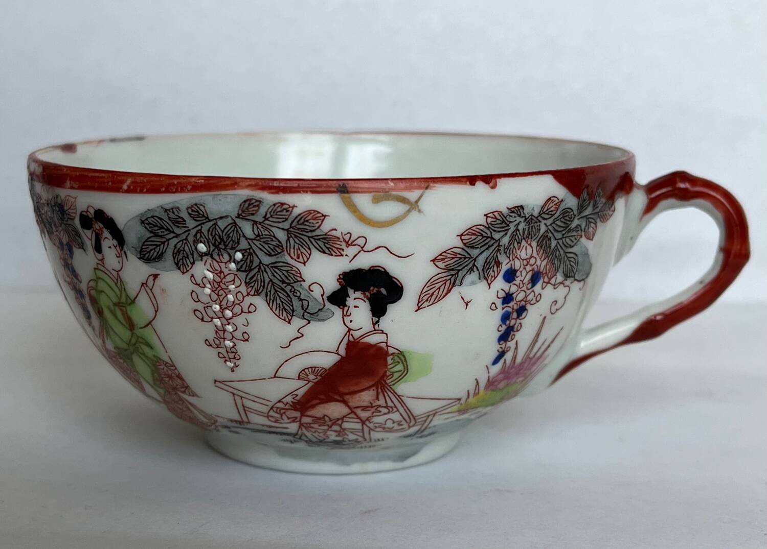 4 Chinese porcelain tea cups