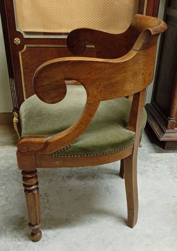 Fauteuil de bureau époque Empire-Charles X en noyer, à dossier gondole