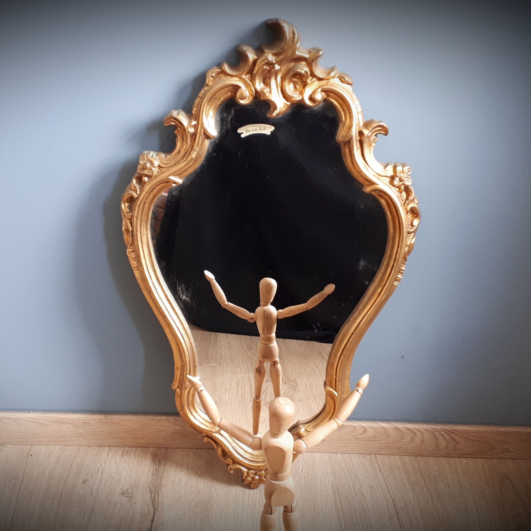 Old golden mirror with leaf   43x70cm