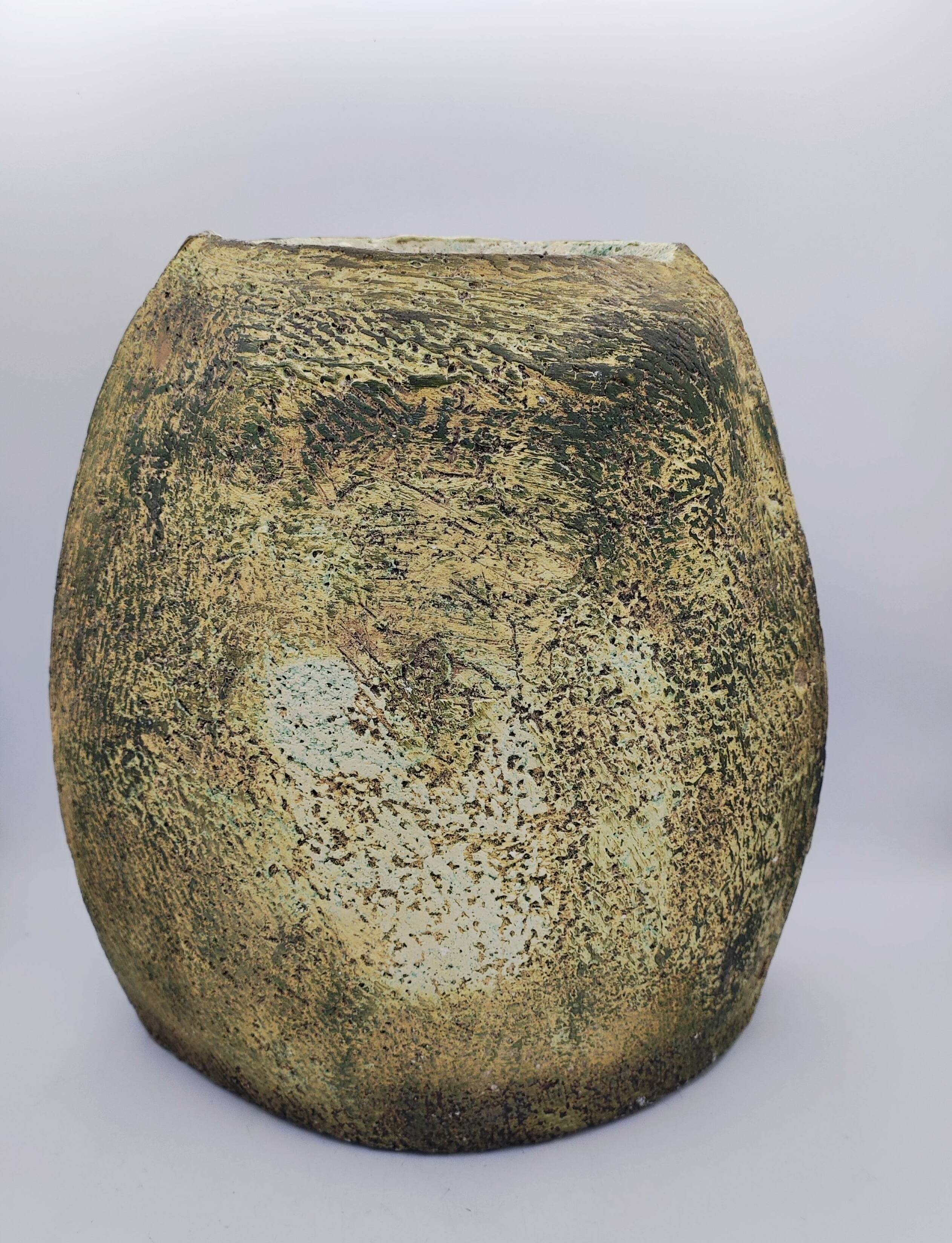 Vase en grès forme amande
