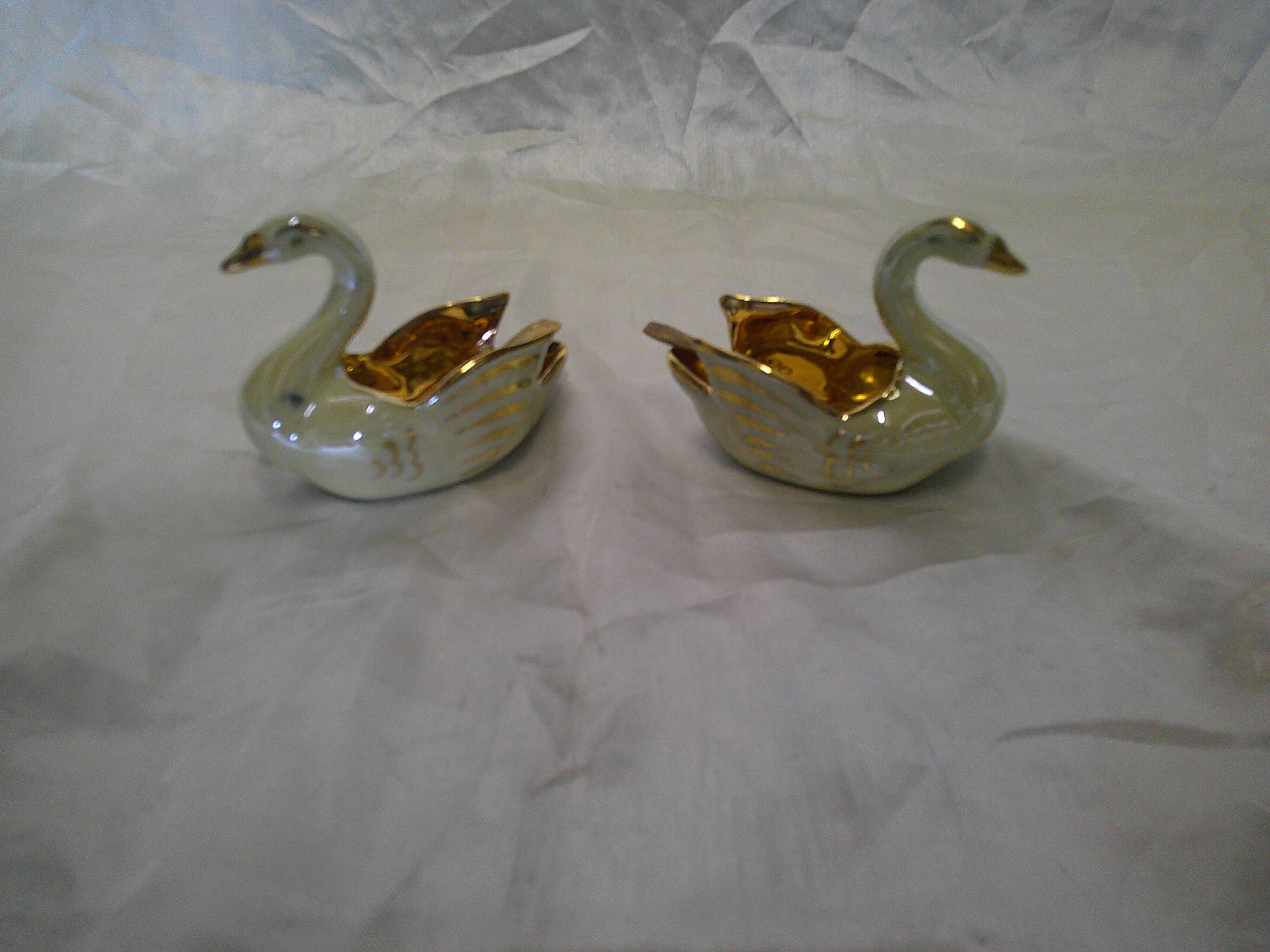 Swan salt and pepper shaker set