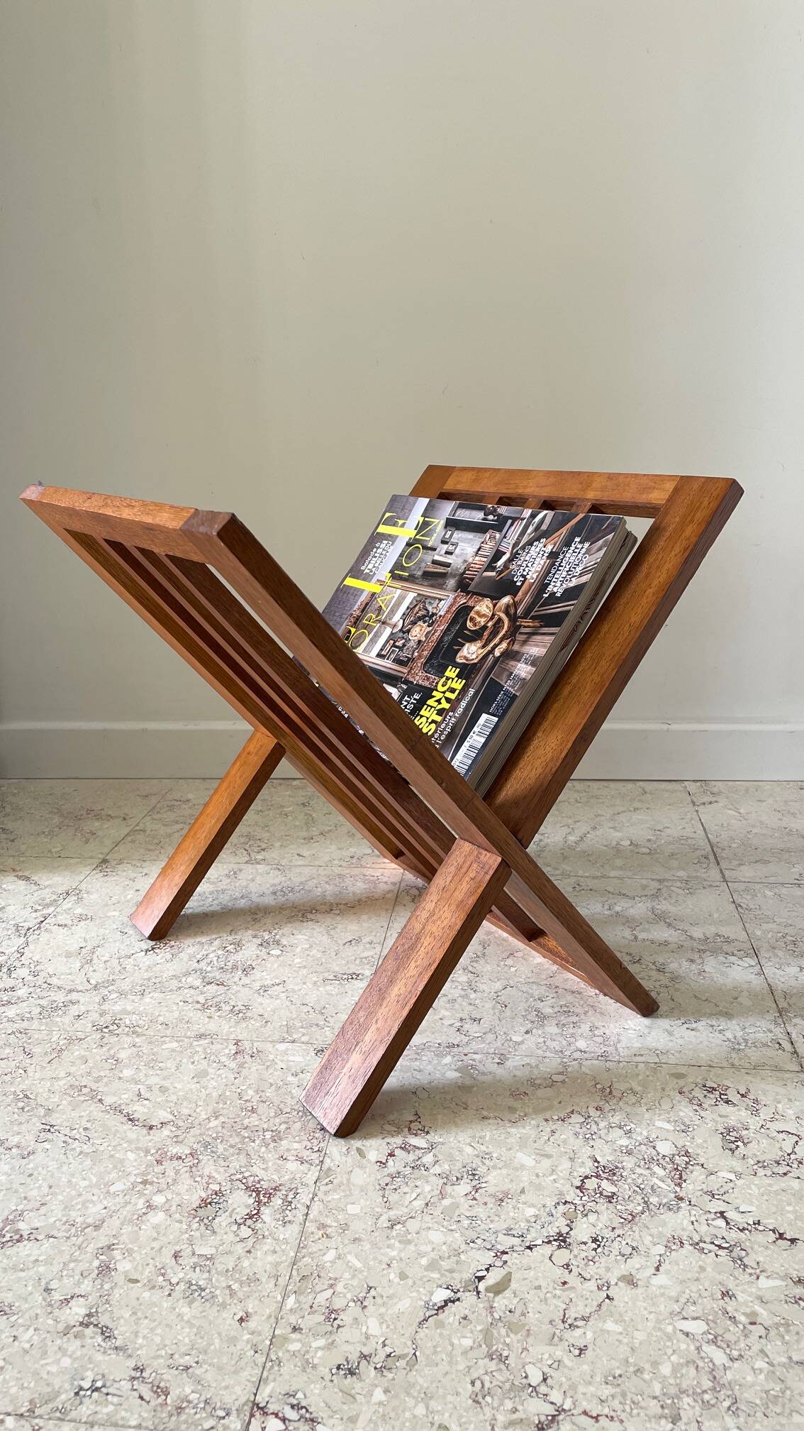 Vintage design geometric magazine rack