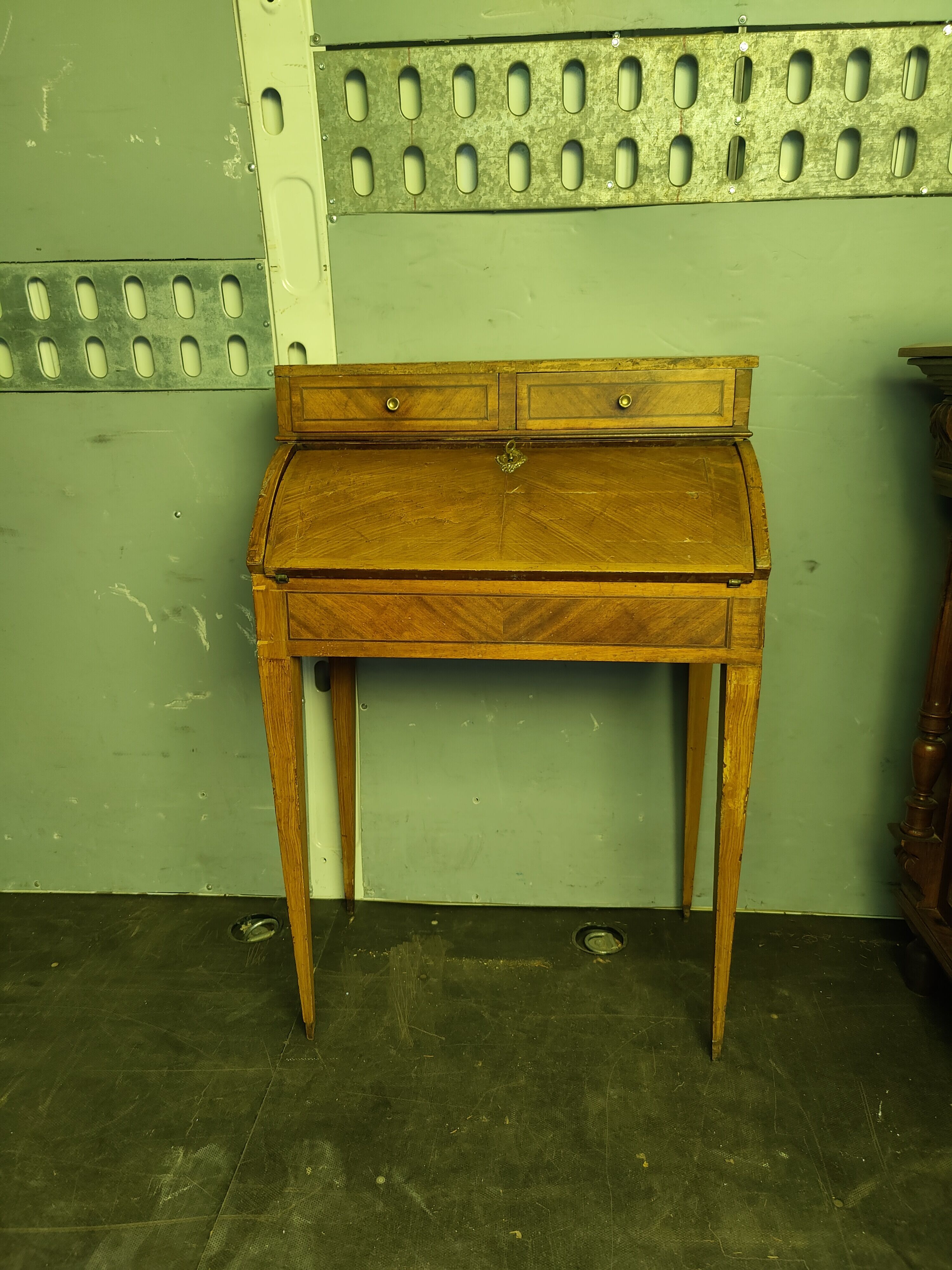 Meuble ancien avec 4 tiroirs