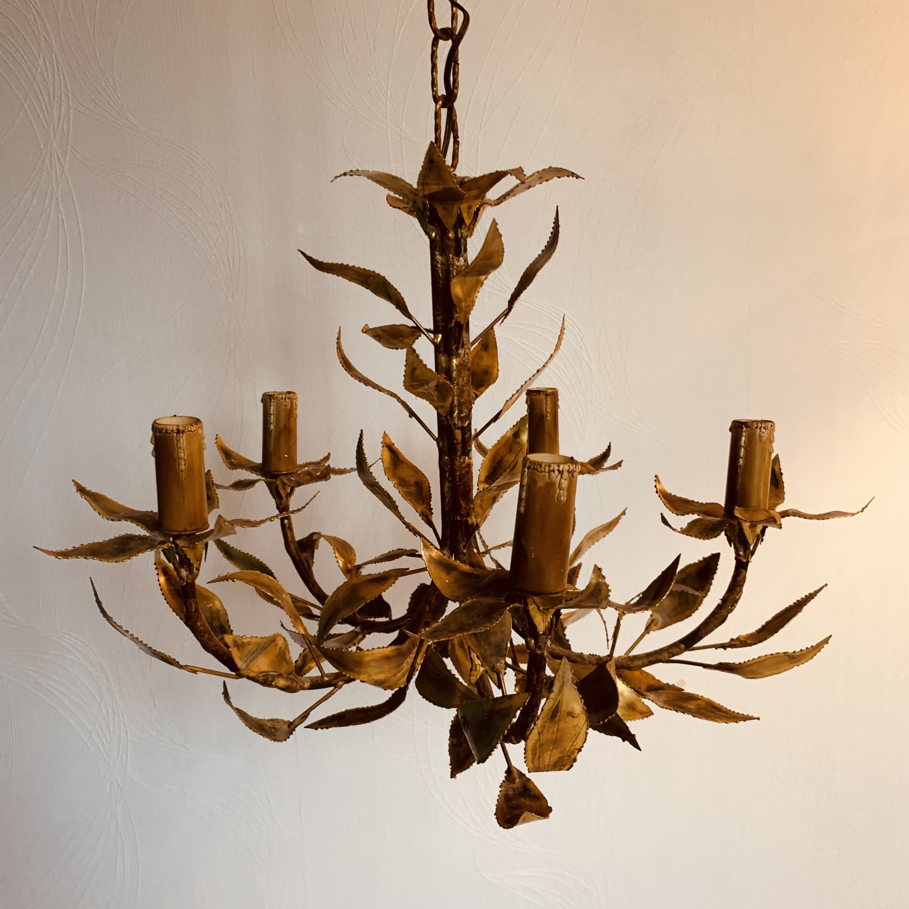 Vintage chandelier foliage decoration