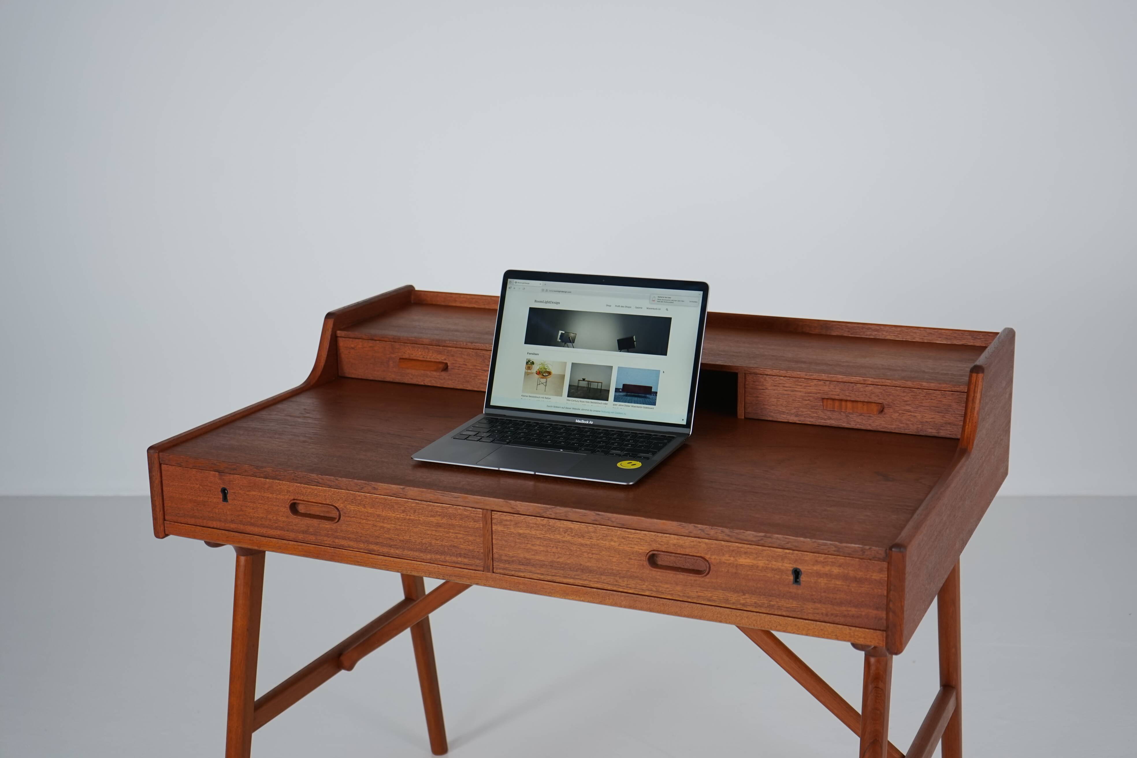 Danish teak desk, Model 64, by Arne Wahl Iversen for Vinde Møbelfabrik, 196