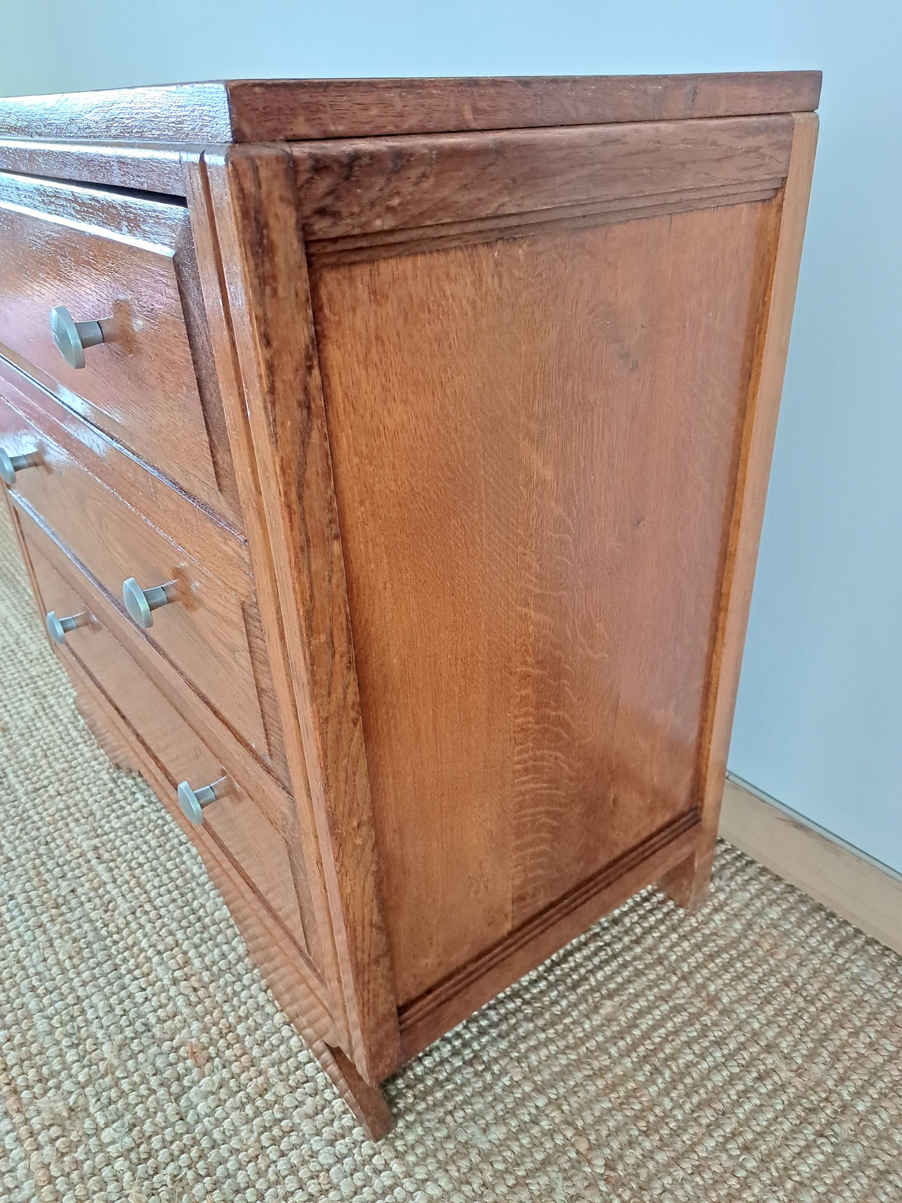 Oak chest of drawers from the 1950s.