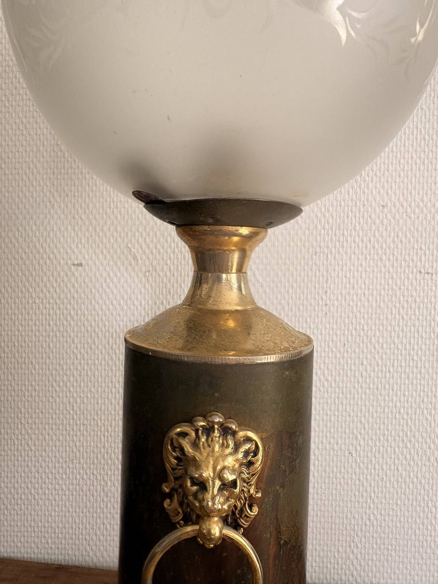 Ancien Lampe Style Neo classique Empire Lion Balthazar Globe Verre