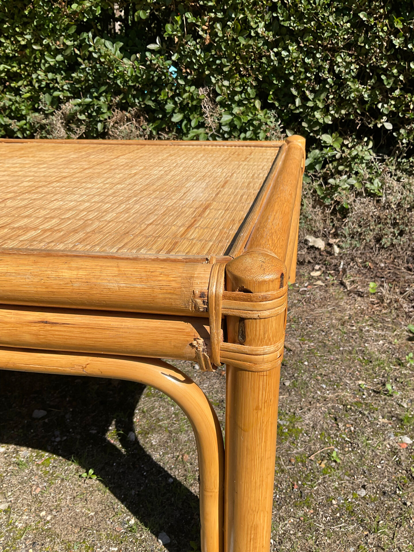 Table basse carrée en bois et rotin, années 70
