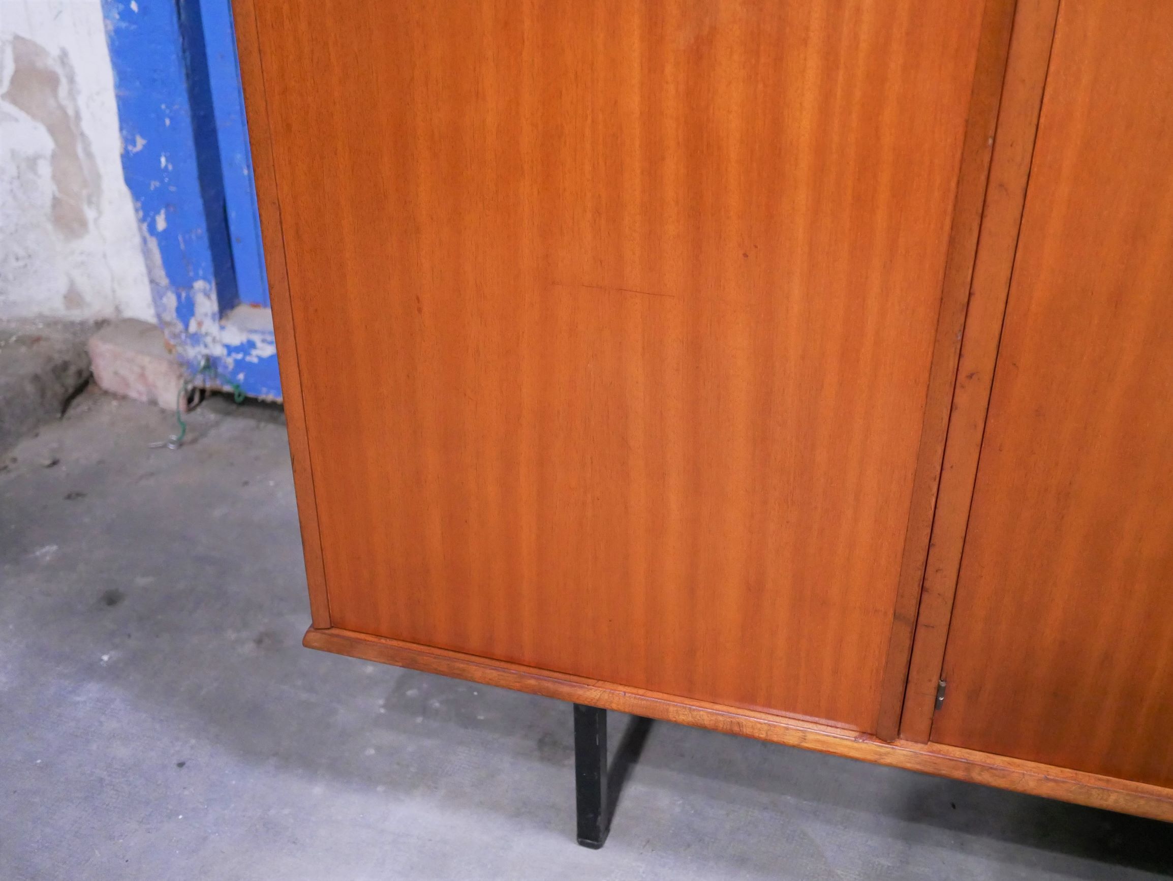Armoire vintage en teck par les éditions Rozier