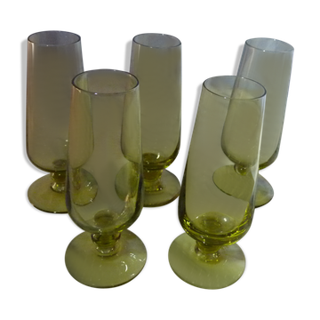 Set de 5 petites flutes a liqueurs verre vert vintage 70