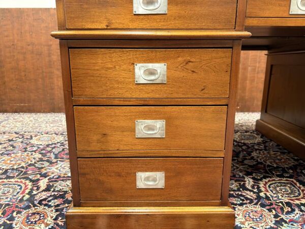 Grand bureau Chesterfield anglais classique Partnerdesk