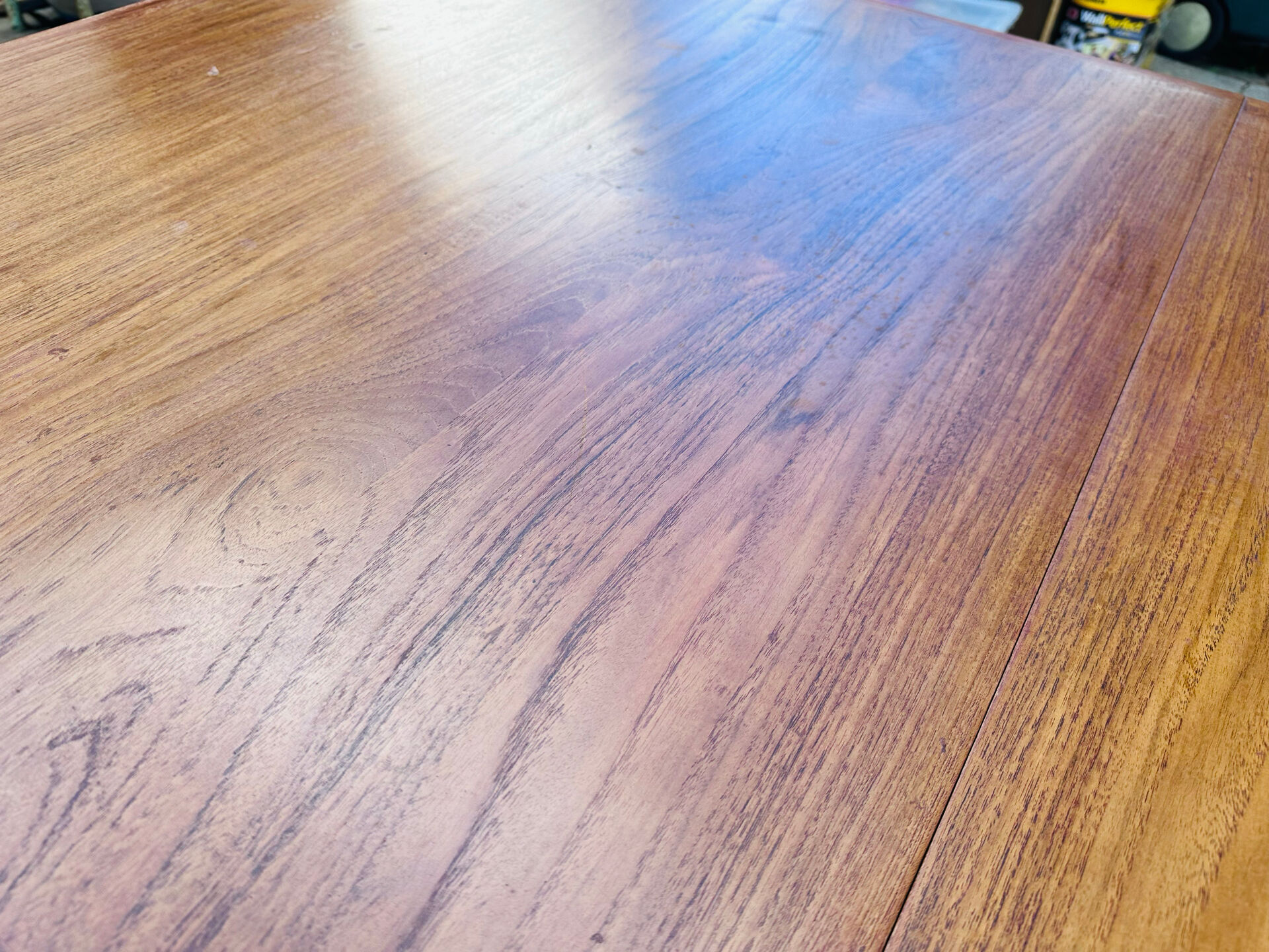 Table scandinave