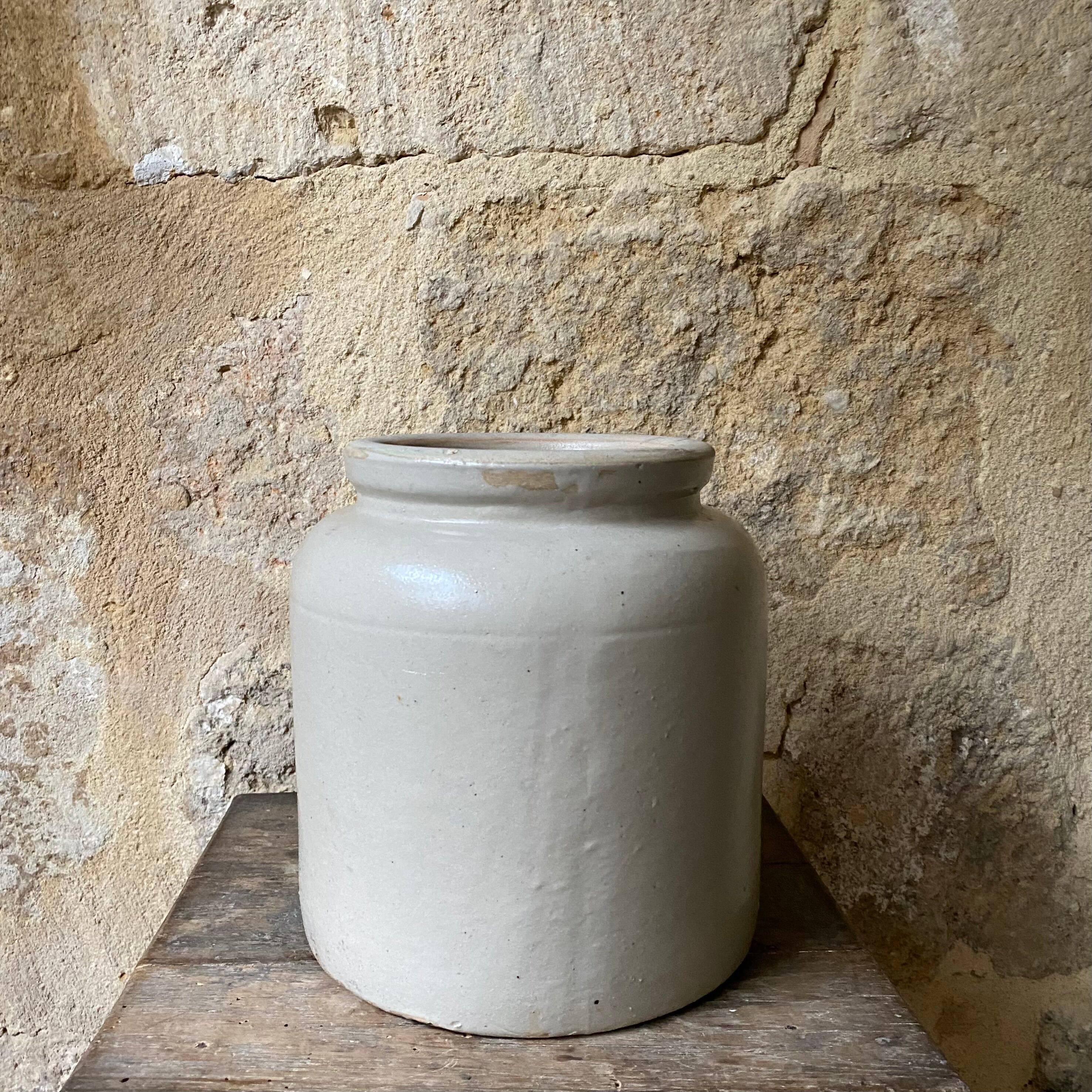 Sandstone pot 23 cm