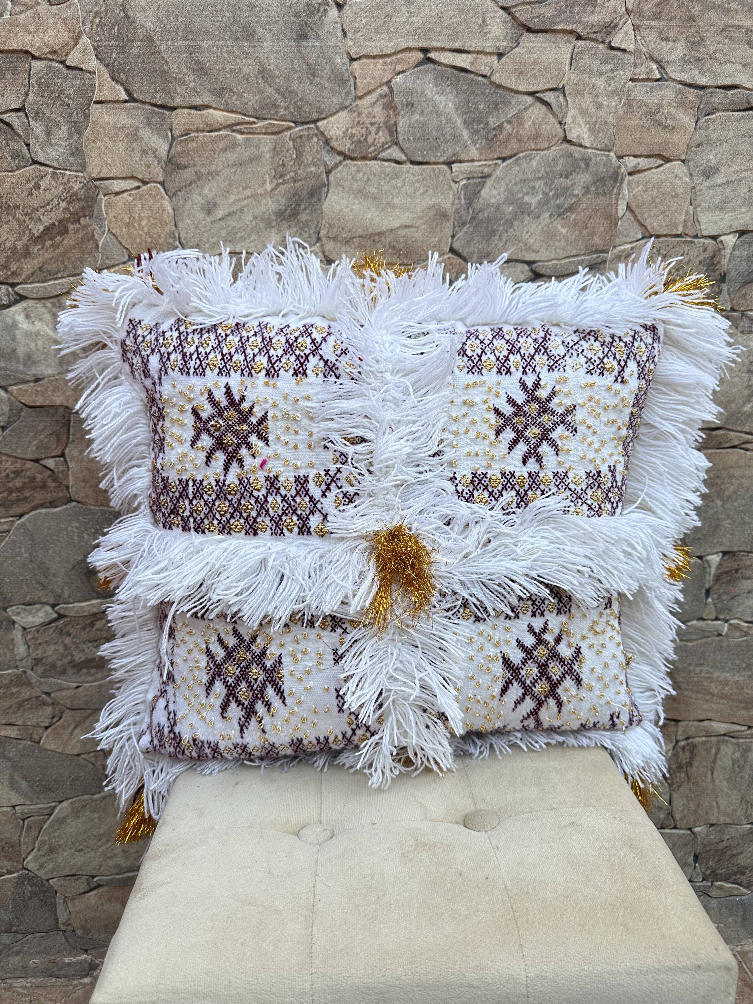 Berber kilim cushion cover: Moroccan wool cushion