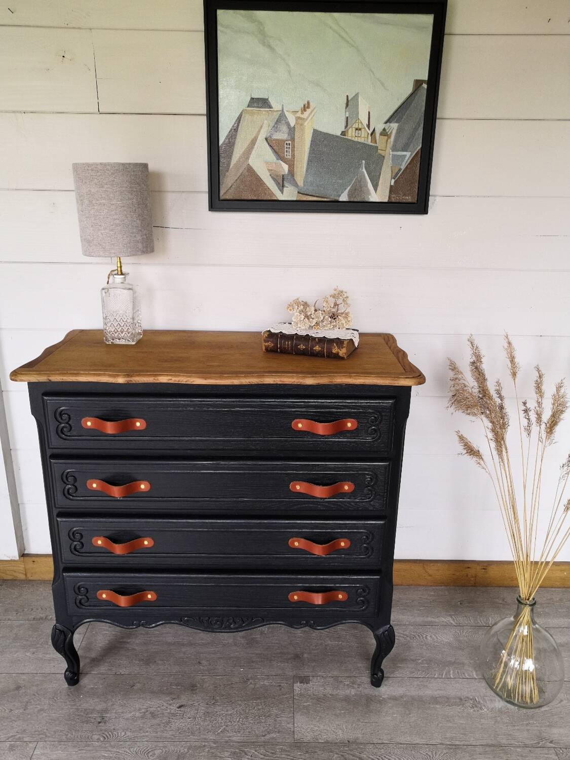 Oak chest of drawers