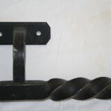 TORSADE iron offset marshal's baton door handle