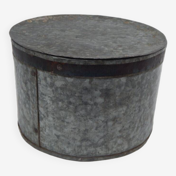 Round iron box with lid, empty storage pockets