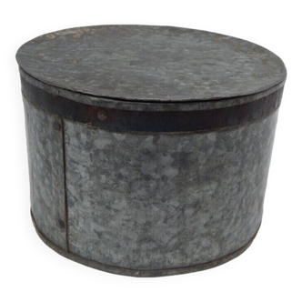 Round iron box with lid, empty storage pockets