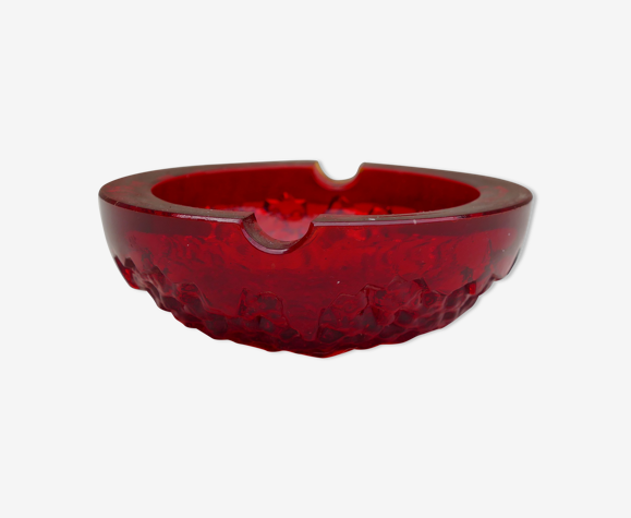 Cendrier rond en verre à reliefs rouge