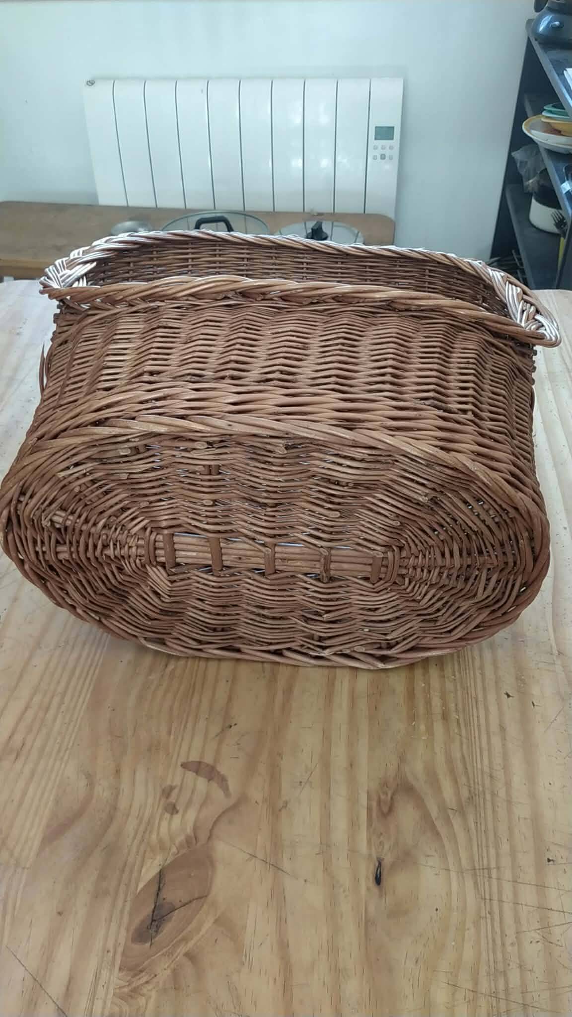 Half-roofed woven rattan niche basket