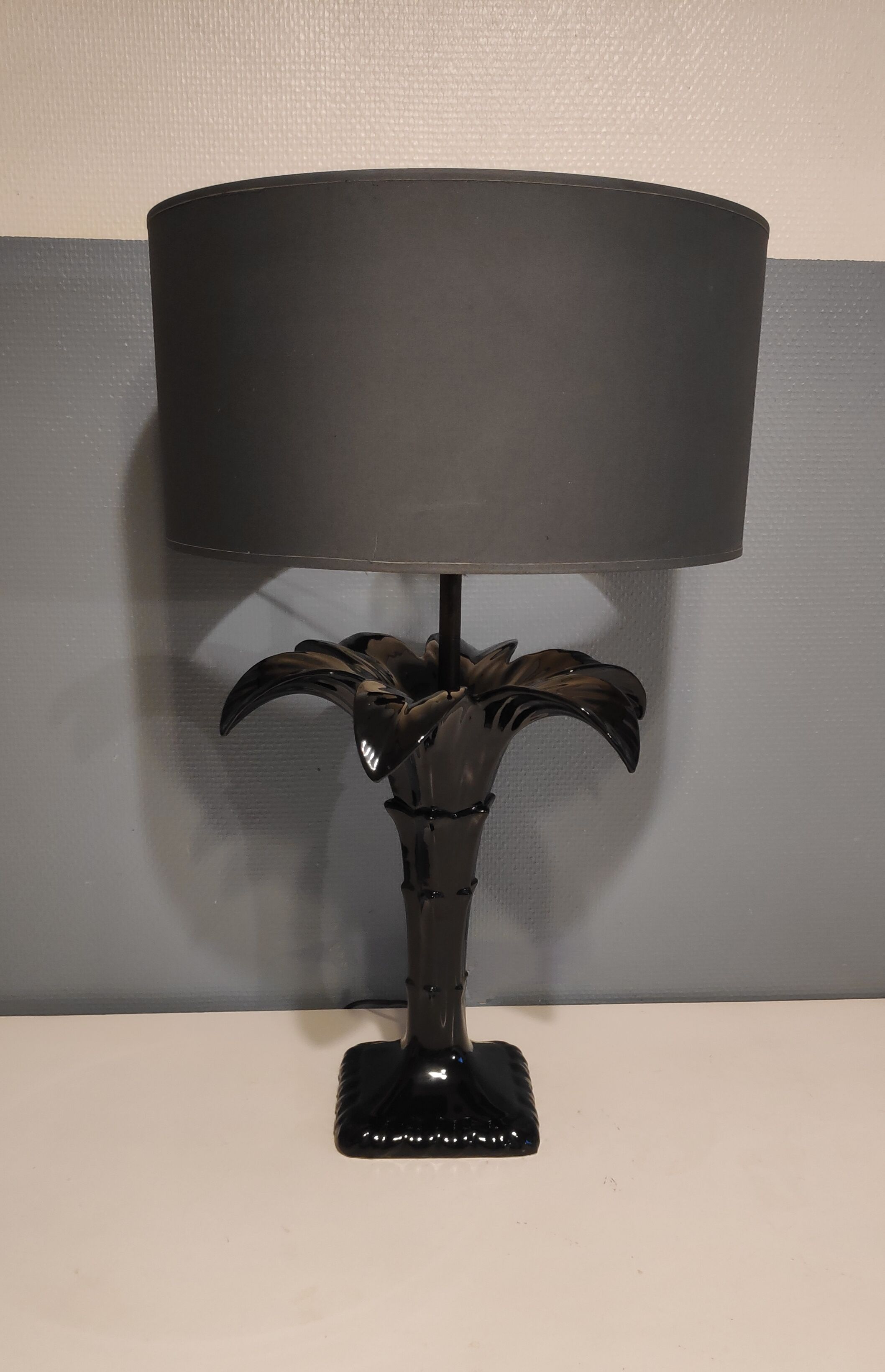 Black ceramic palm lamp