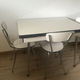 Table and its 3 Formica chairs