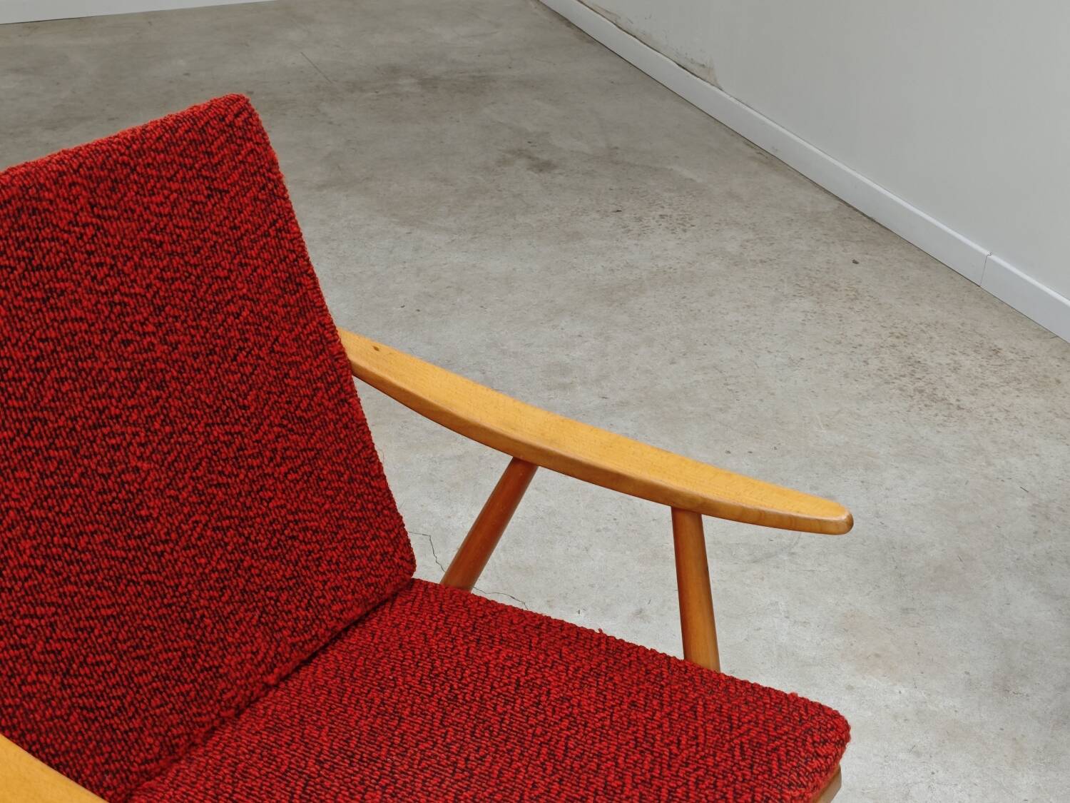 Pair of green-red boomerang armchairs by Antonin Suman for Ton (Thonet) 19