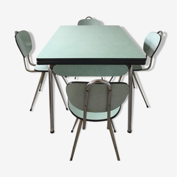 Table de cuisine vintage en formica vert pâle avec 4 chaises