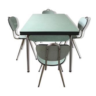 Table de cuisine vintage en formica vert pâle avec 4 chaises