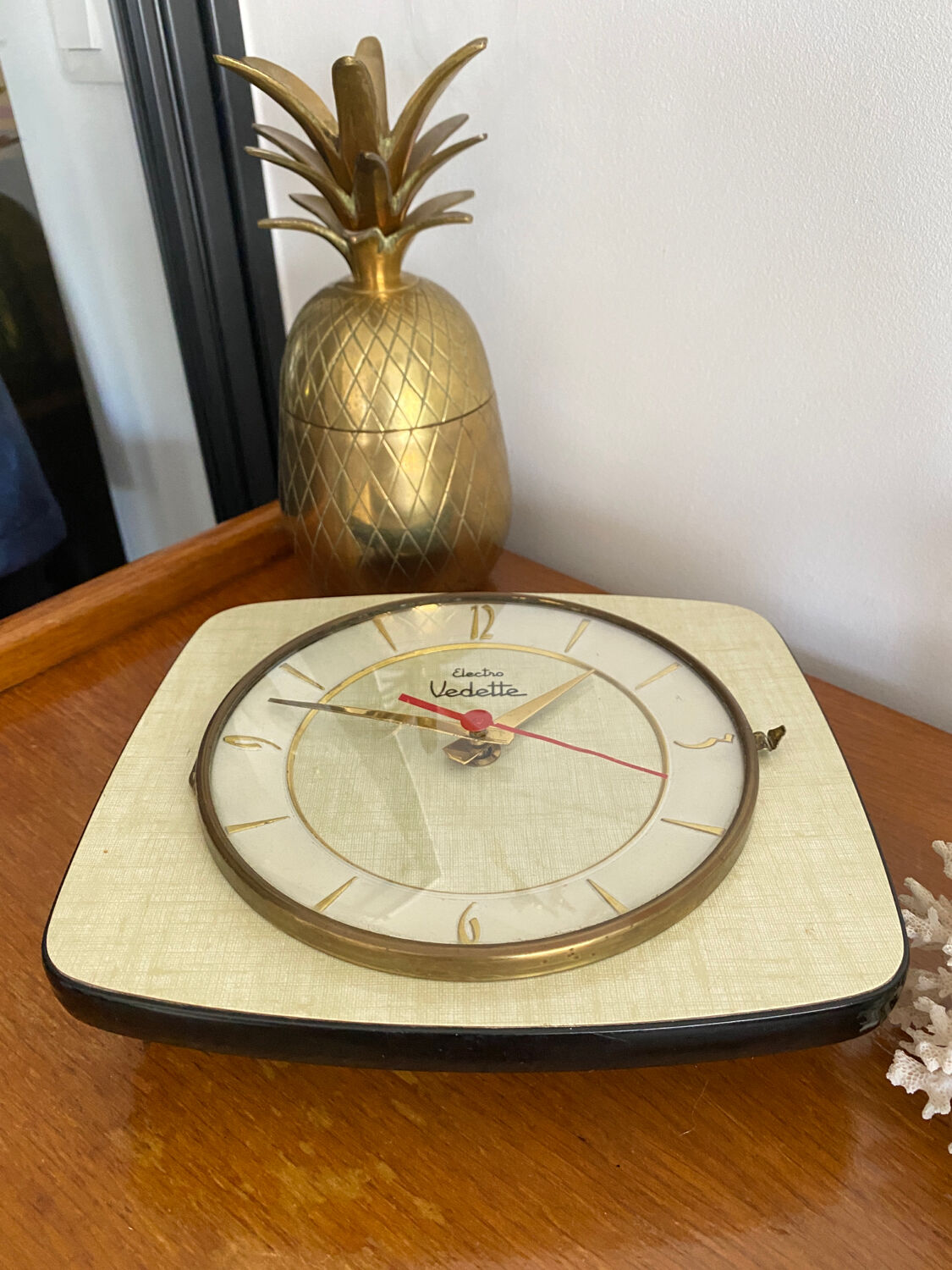 Wall clock Vintage Featured