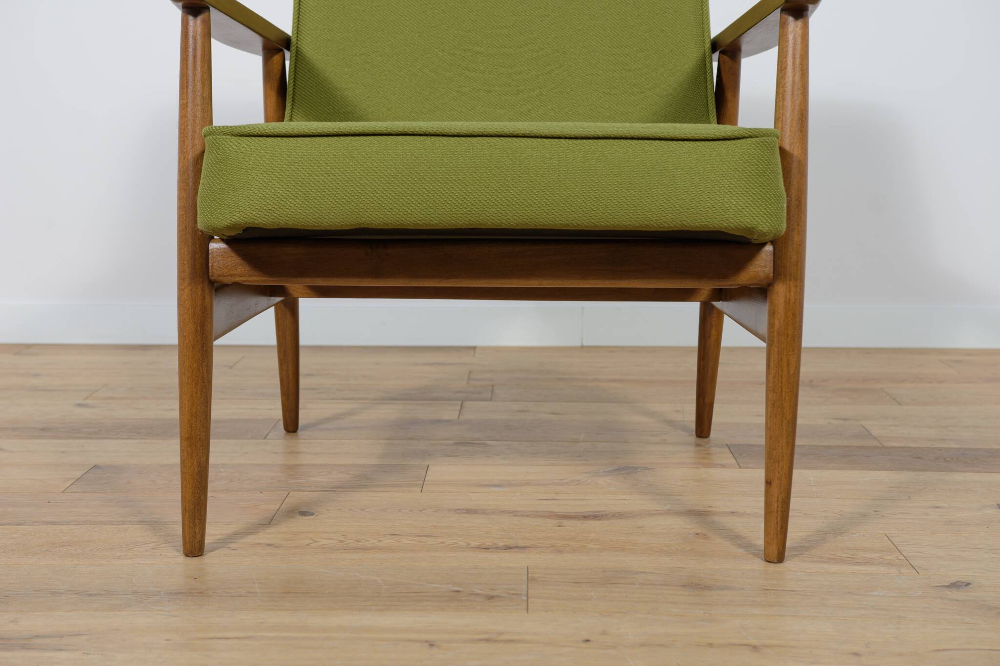 Model 300-192 Armchairs by Juliusz Kedziorek from Goscinska Furniture Factory, 1970s, Set of 2