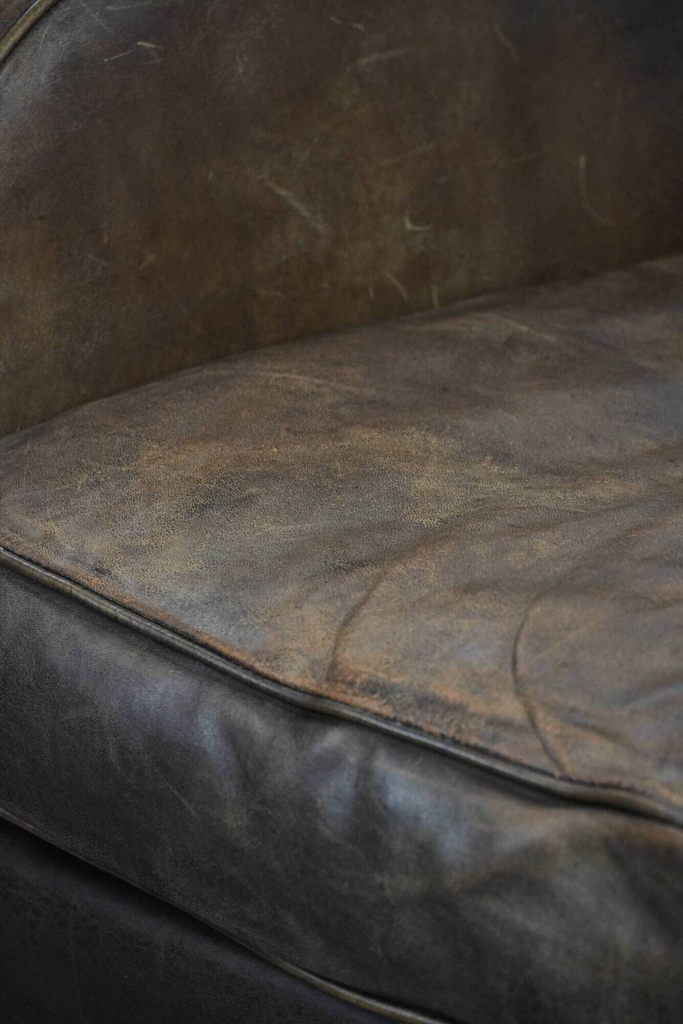 Elegant set of two sheepskin leather armchairs with beautiful round shapes