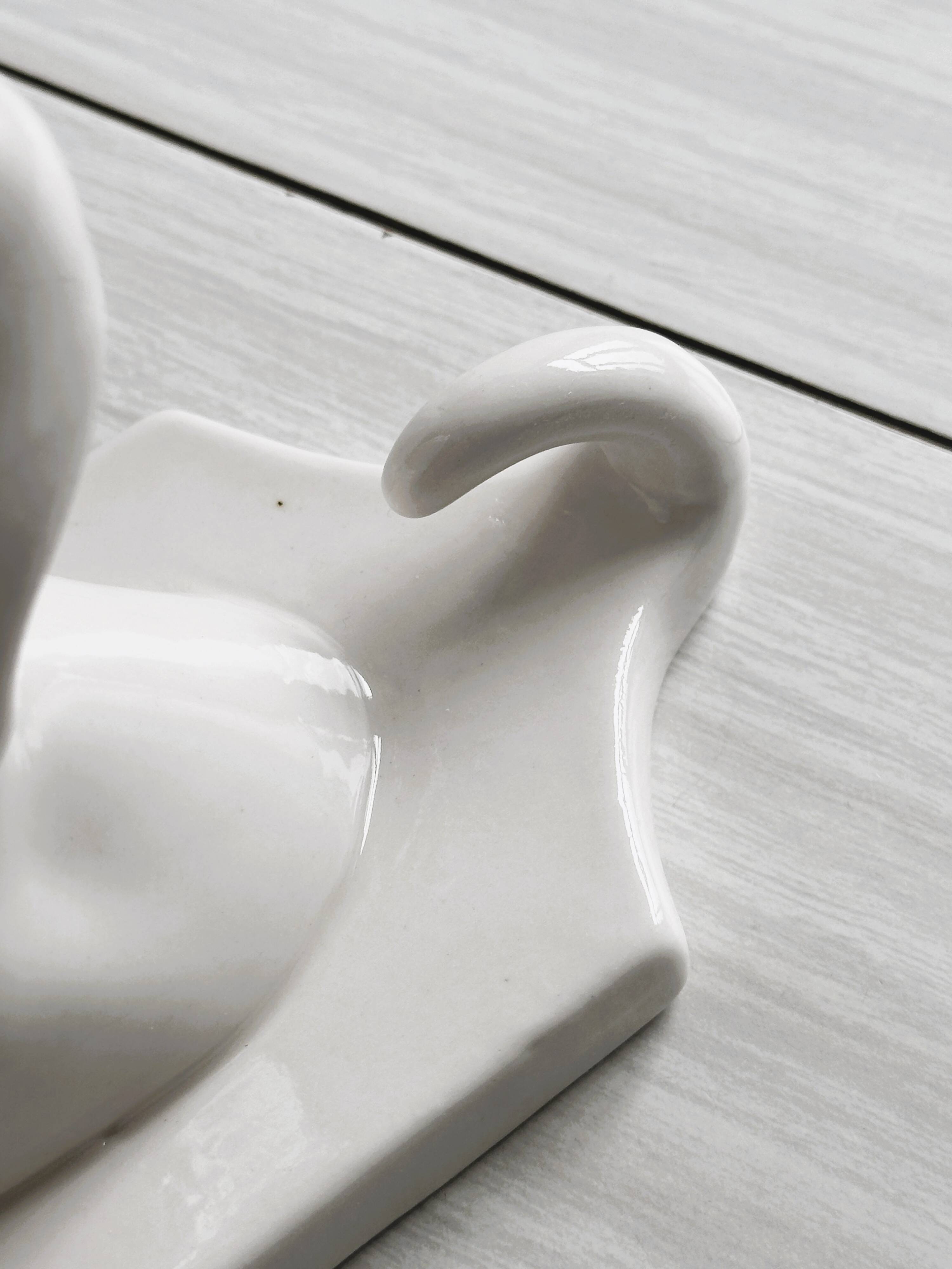 Patère en porcelaine chien.