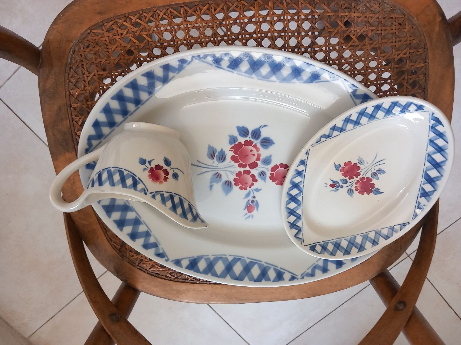 Plat, ravier et saucière