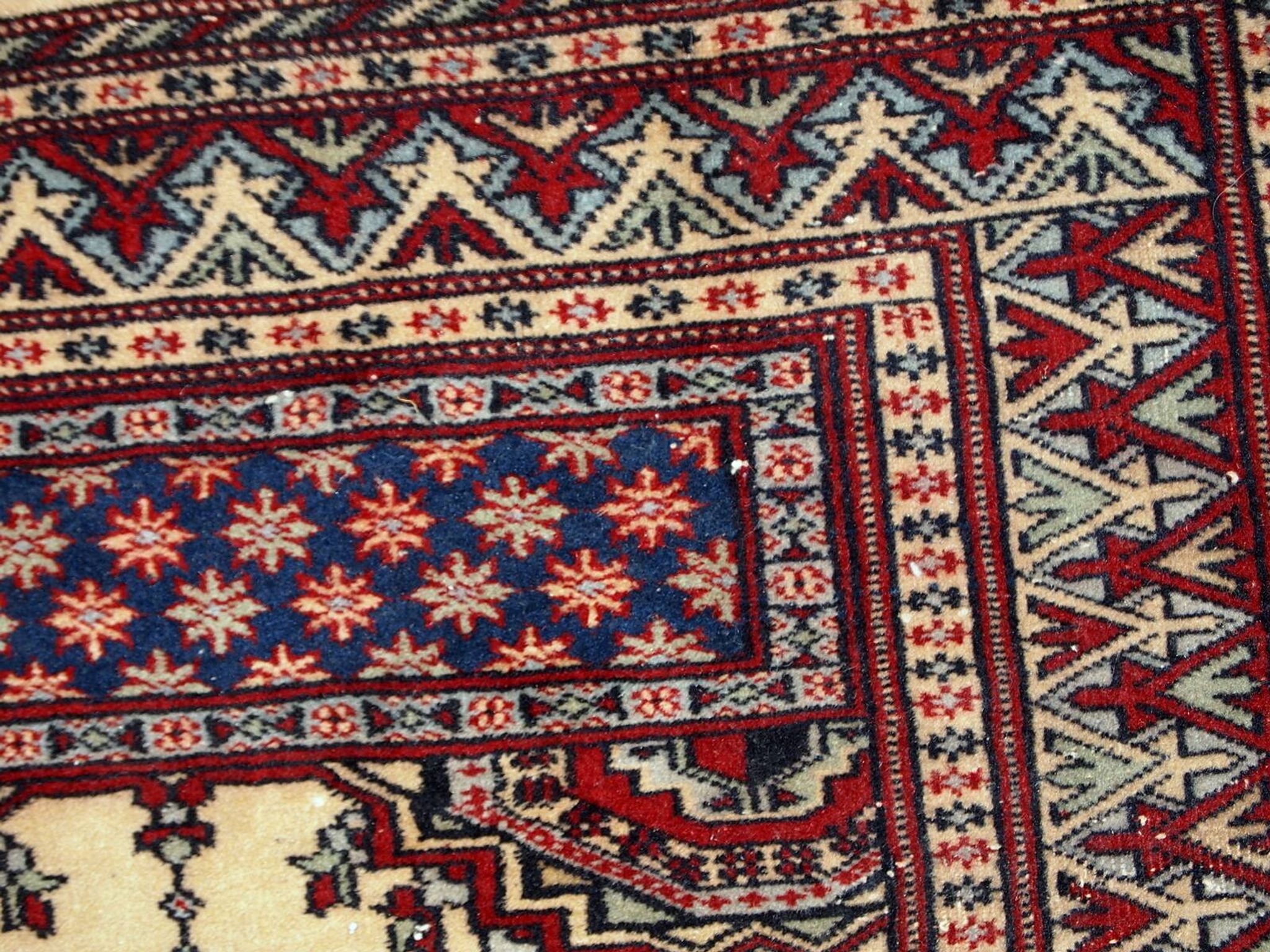 Tapis de Prière Vintage Lahore Pakistanais, Années 1960, Élégance et Tradit